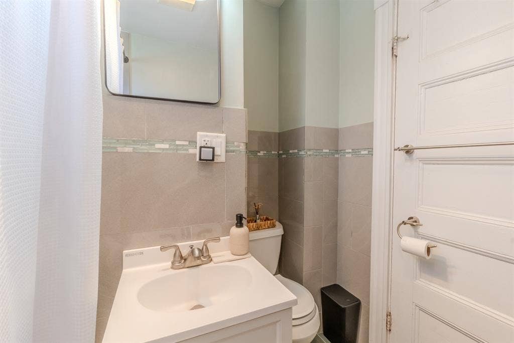 4-BEDROOM, 1-BATH APARTMENT