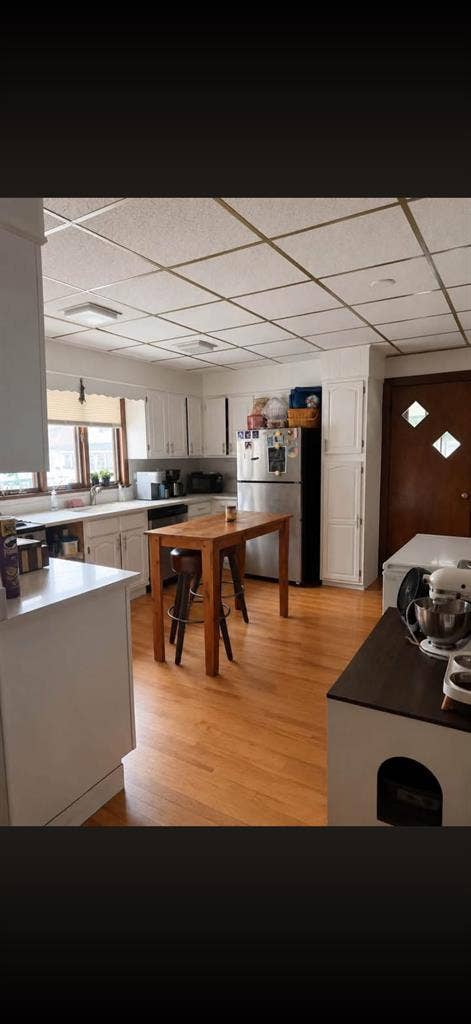 ROOM AVAILABLE FOR NOV/DEC 1st