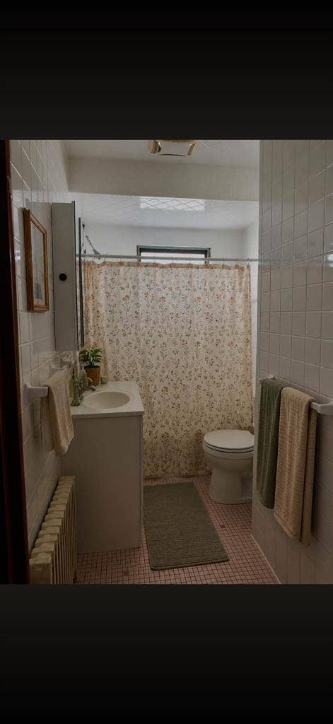 ROOM AVAILABLE FOR NOV/DEC 1st
