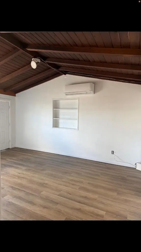 2 bedroom 1 bathroom for rent