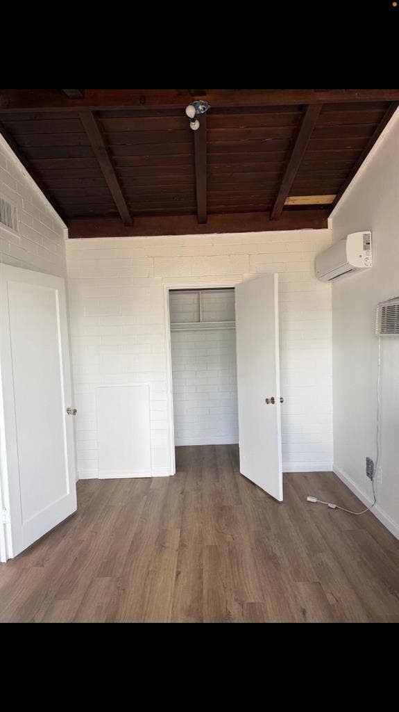 2 bedroom 1 bathroom for rent