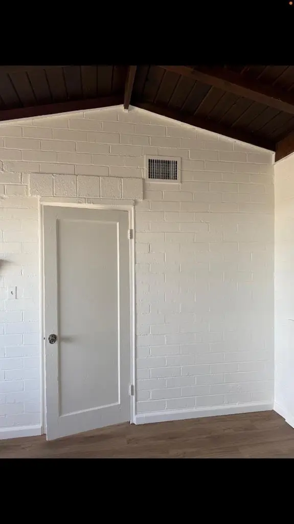 2 bedroom 1 bathroom for rent