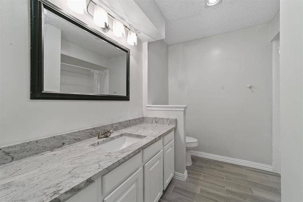 1 BR in Garland