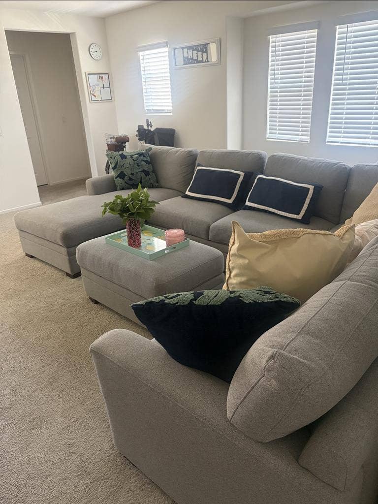Looking for roommate (: