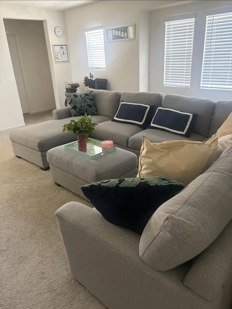 Looking for roommate (: