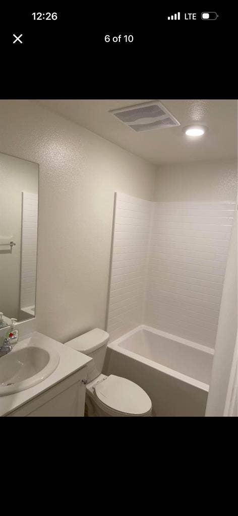 Studio for rent available NOW