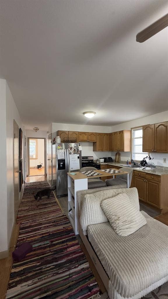 🏡 Room for Rent in Jamaica Hills