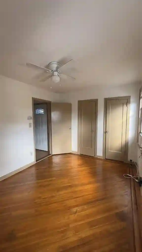 🏡 Room for Rent in Jamaica Hills