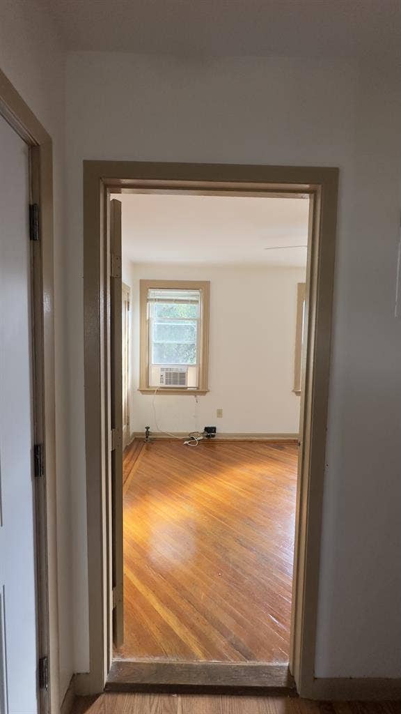 🏡 Room for Rent in Jamaica Hills