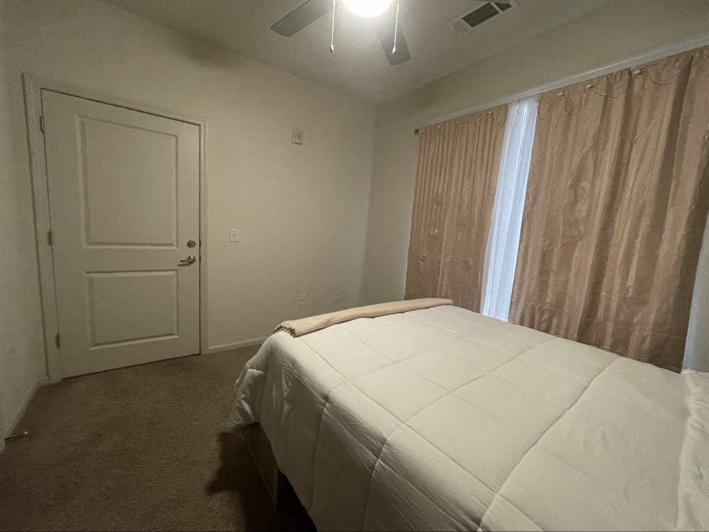 ROOM TO SUBLEASE. MOVE IN ASAP
