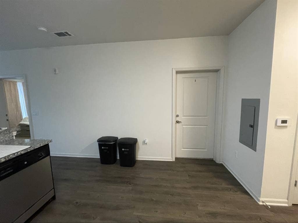 ROOM TO SUBLEASE. MOVE IN ASAP
