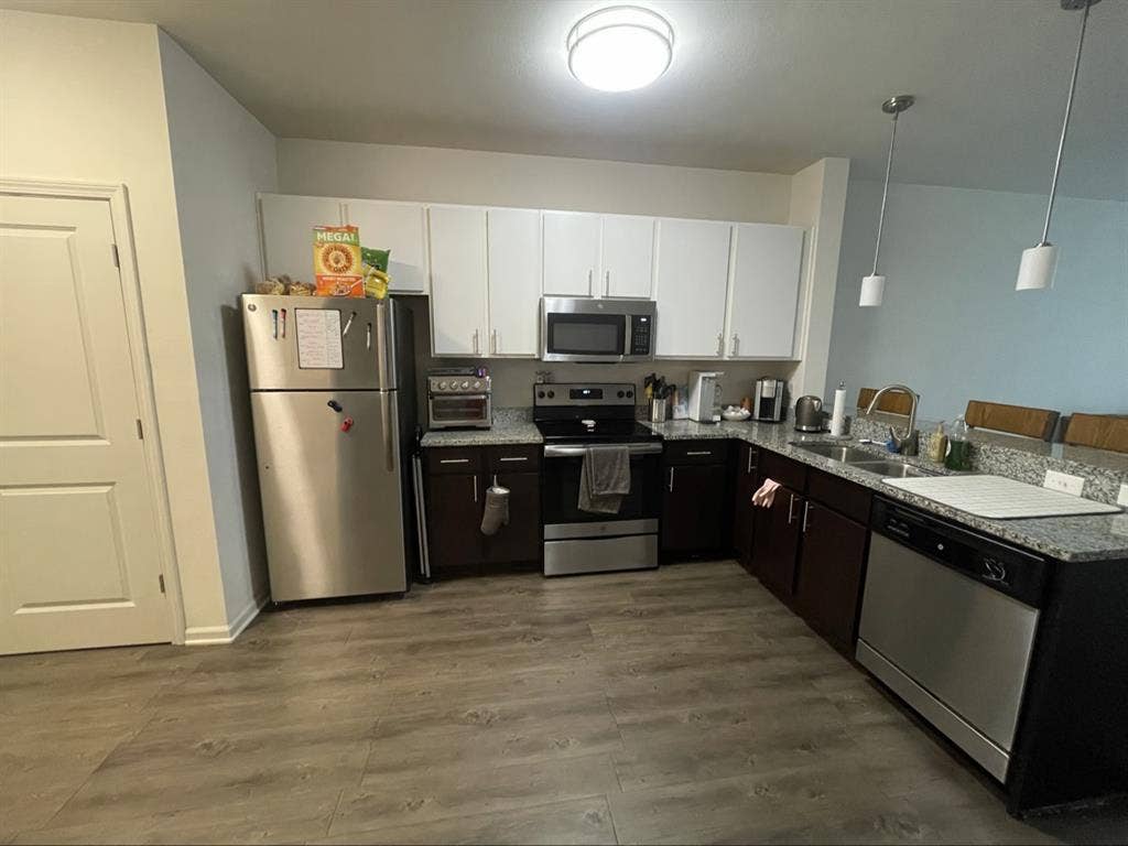 ROOM TO SUBLEASE. MOVE IN ASAP