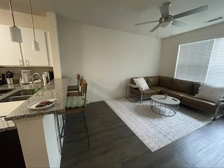 ROOM TO SUBLEASE. MOVE IN ASAP