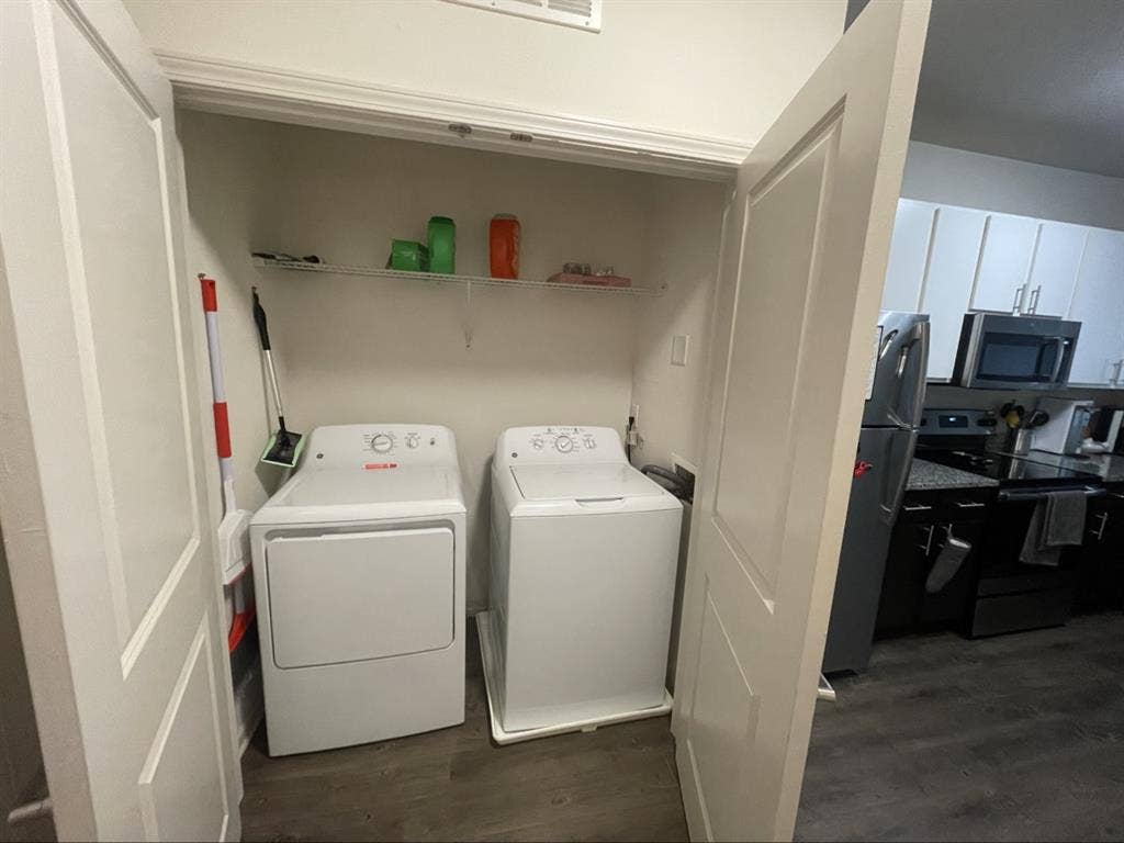 ROOM TO SUBLEASE. MOVE IN ASAP