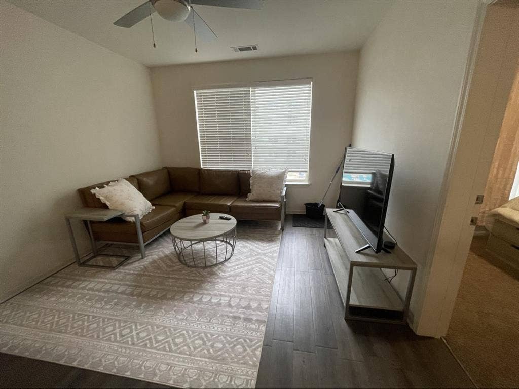 ROOM TO SUBLEASE. MOVE IN ASAP