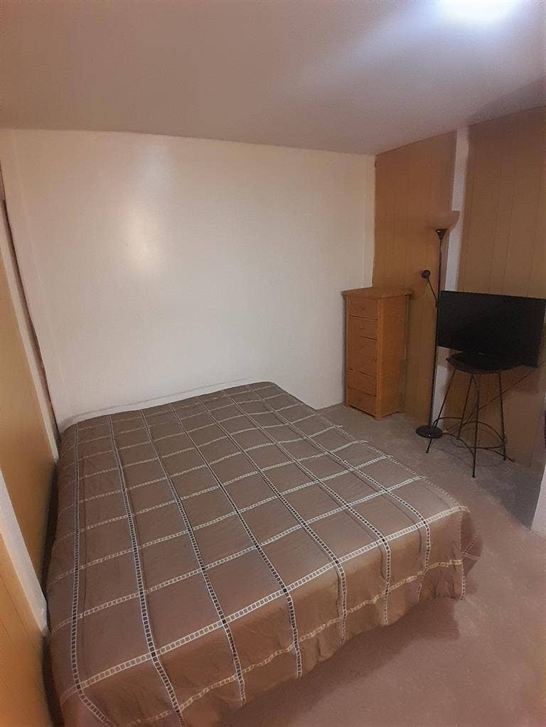 Furnished Bedroom, Pool, Near beach