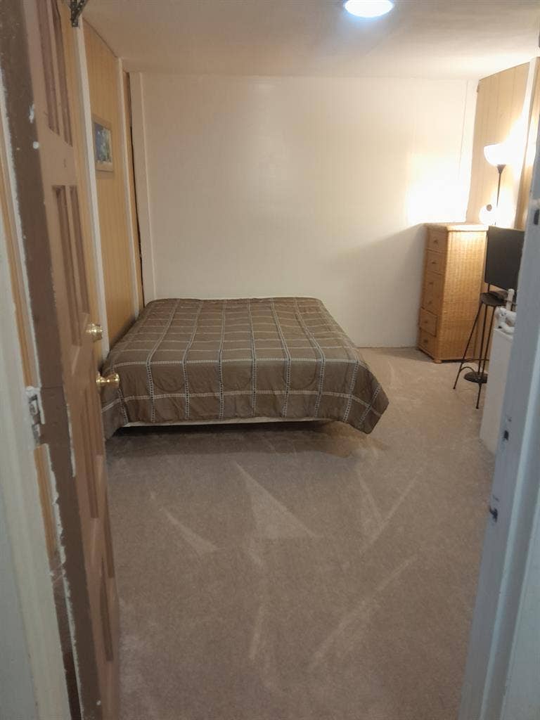 Furnished Bedroom, Pool, Near beach