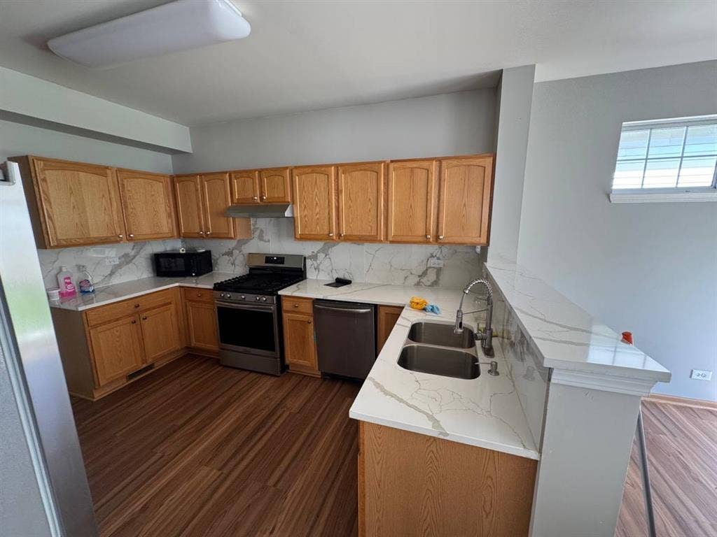 Room for rent.900$(just for girls)