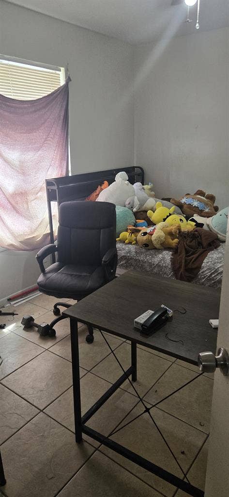 ROOM FOR RENT READ DESC
