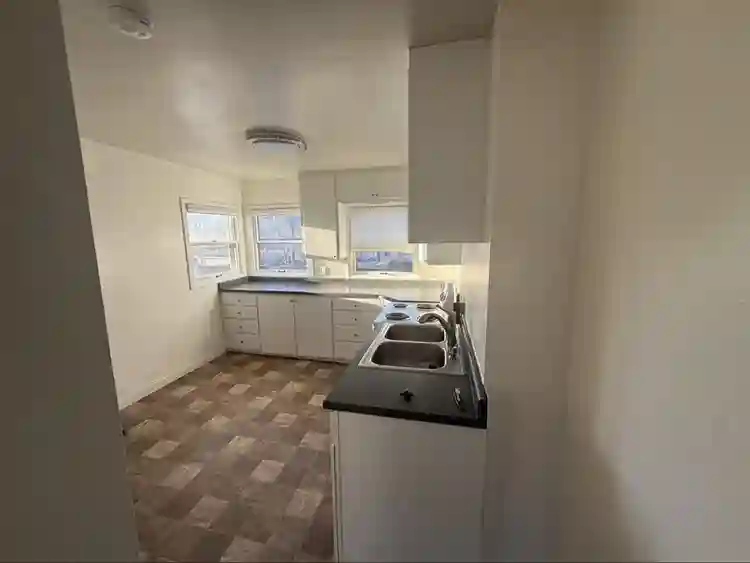 Looking for a chill roommate