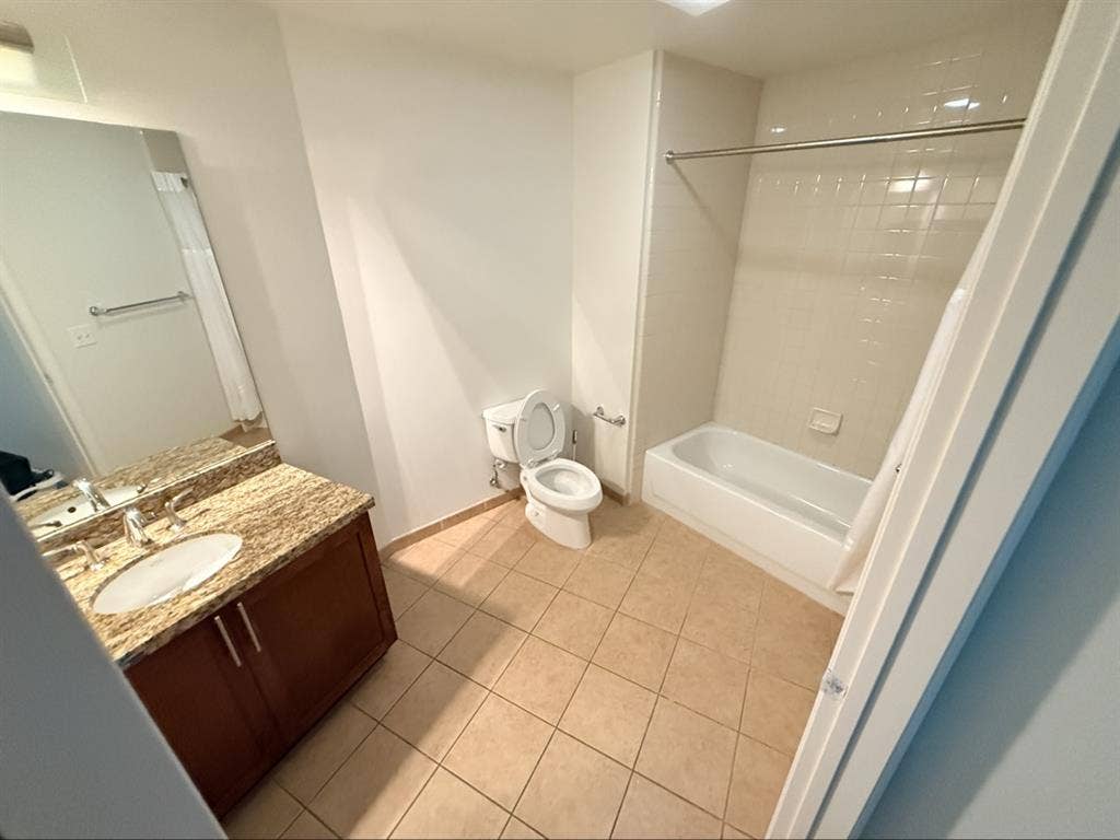 Room Available, Downtown SanDiego