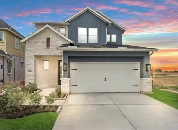 Room for rent in Elyson community