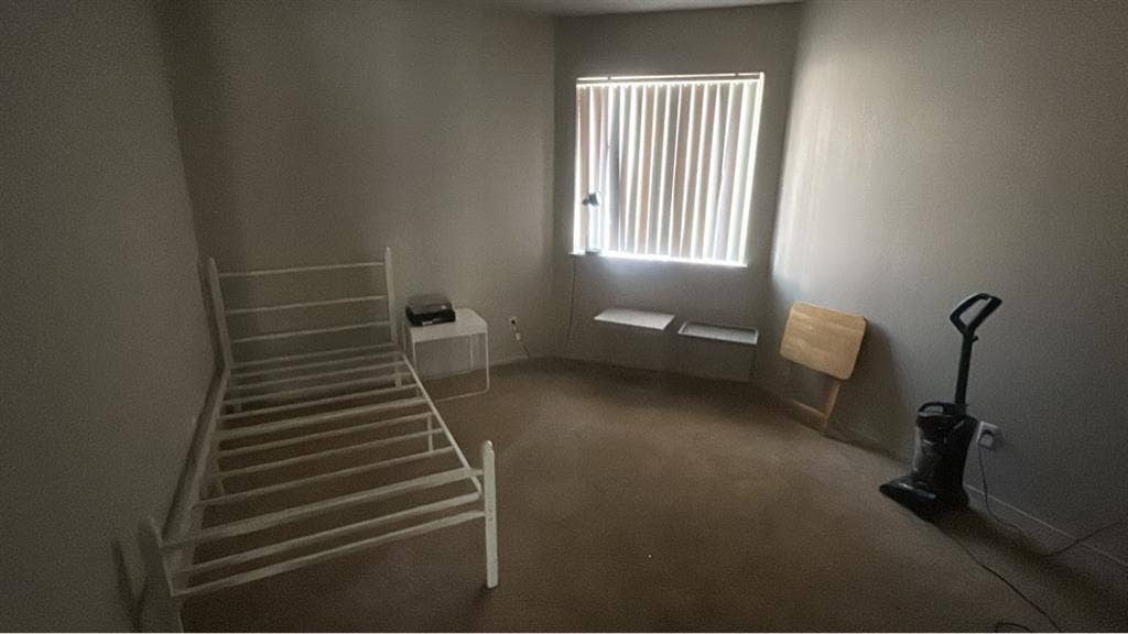 URGENT. LOOKING FOR HOUSEMATE