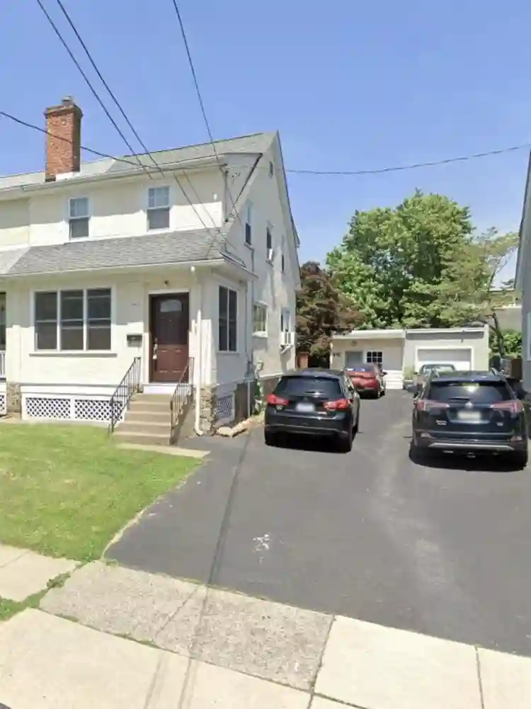 Private Ardmore Bedroom Walk 2 Town