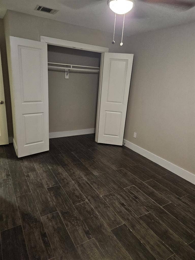 2 males, one female cat, need roomi