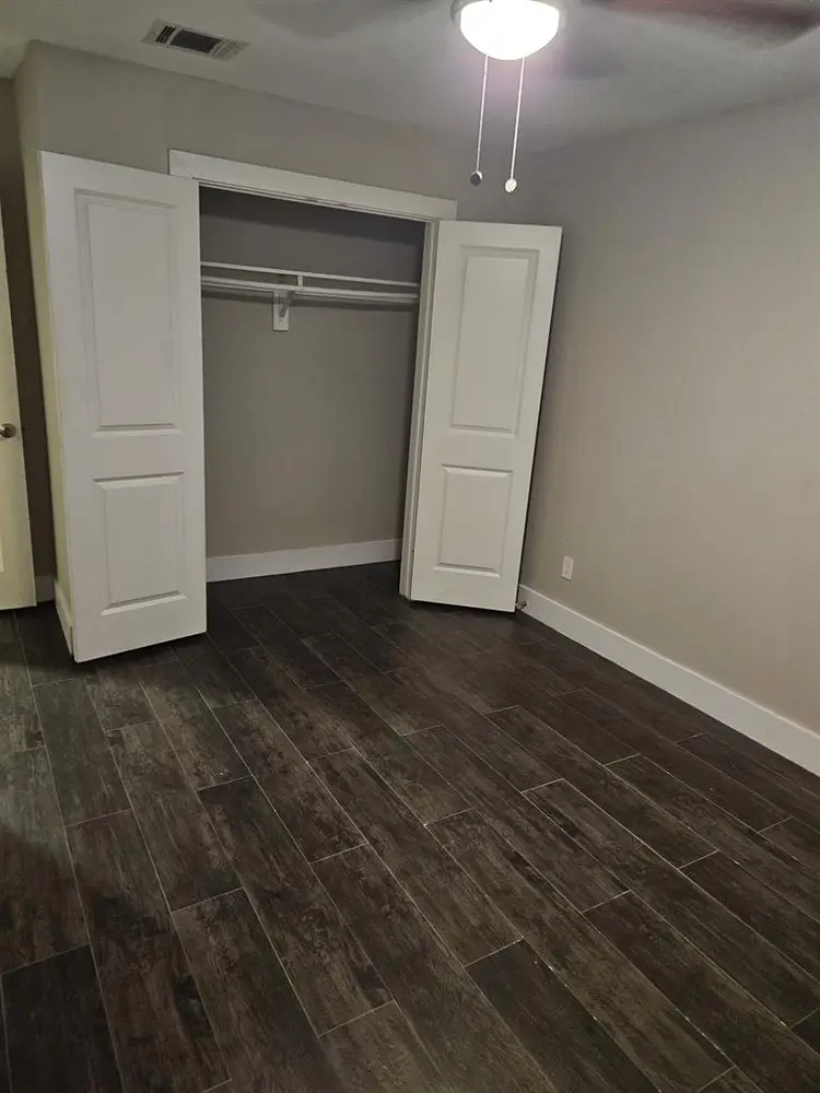 2 males, one female cat, need roomi