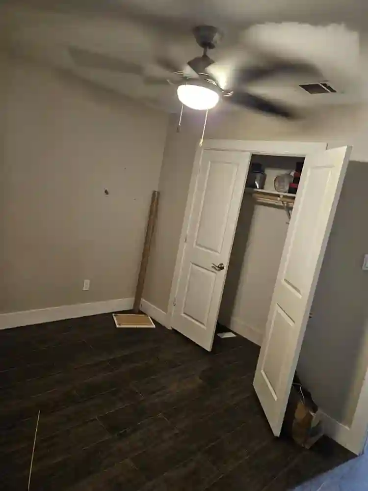 2 males, one female cat, need roomi