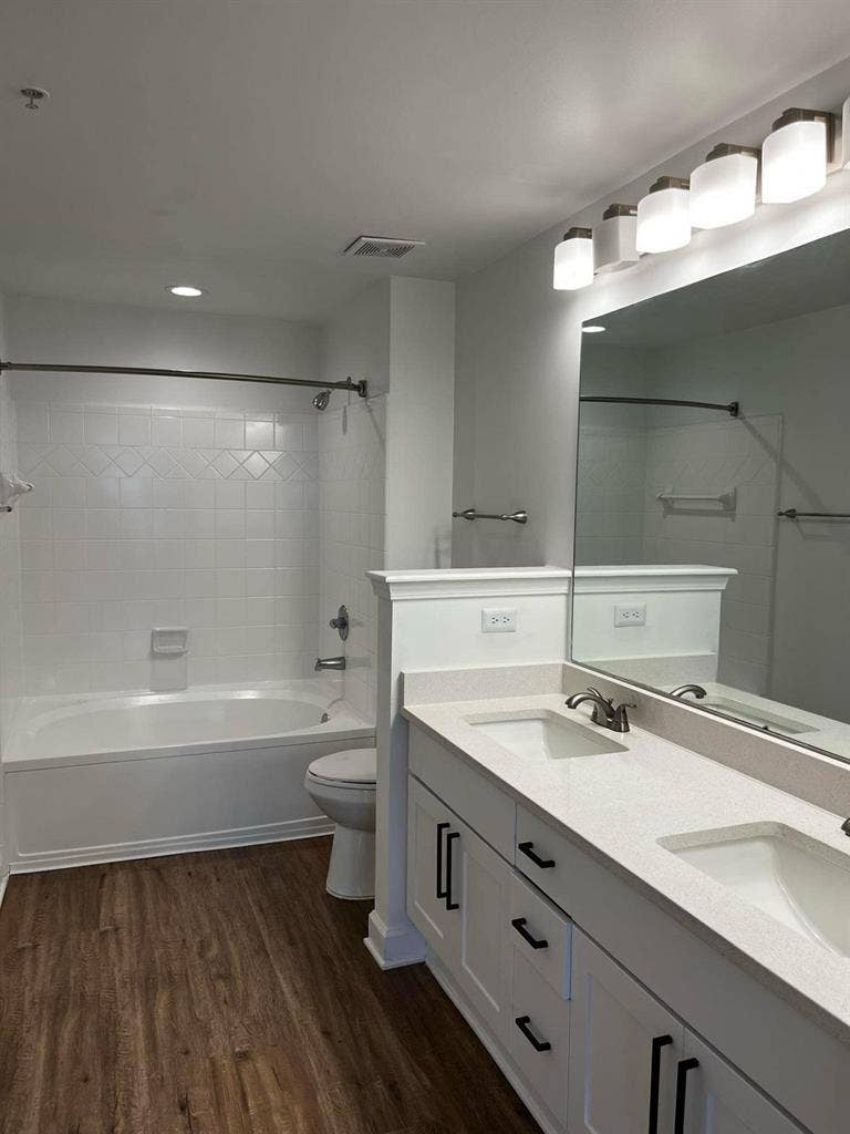 2 bed-2 bath Room for Rent