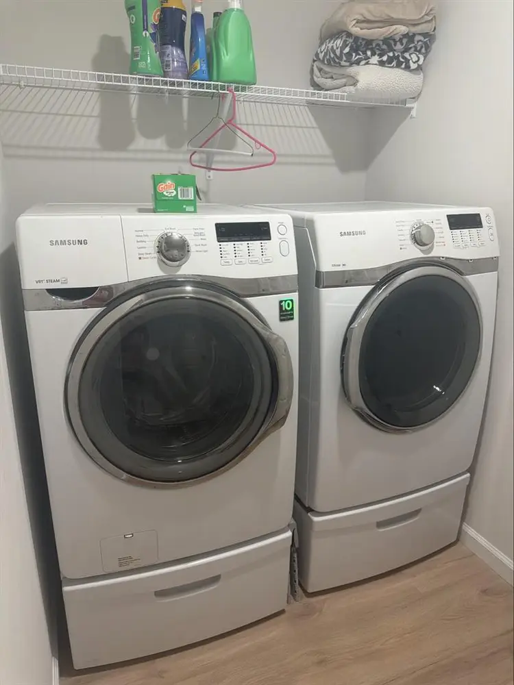 Room for rent ready now By Downtown