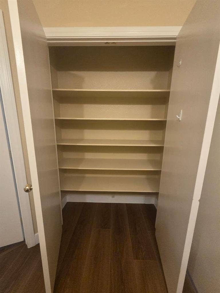 Room available Now in peaceful Home