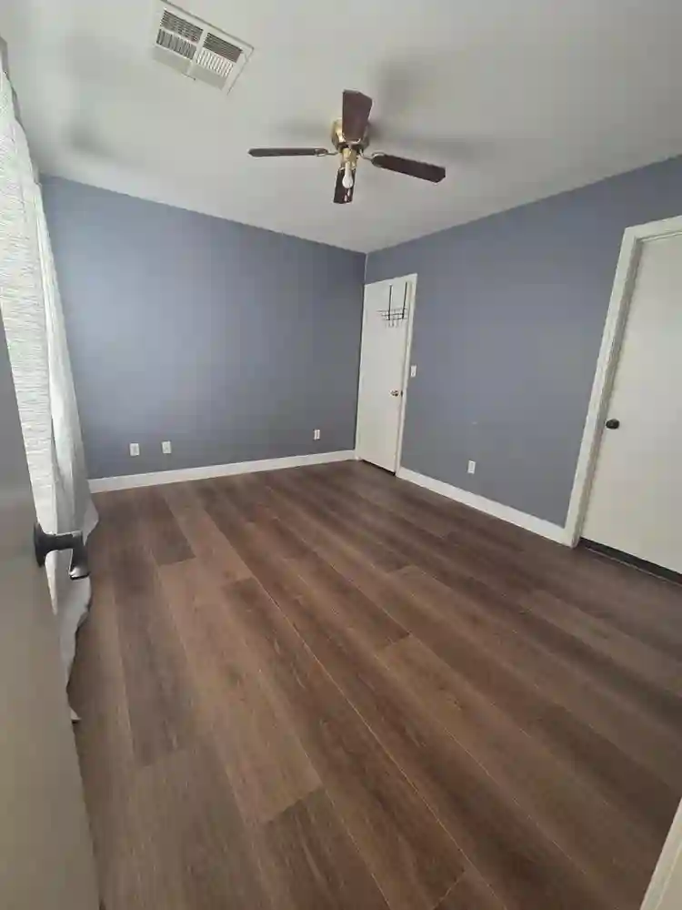 Room available Now in peaceful Home