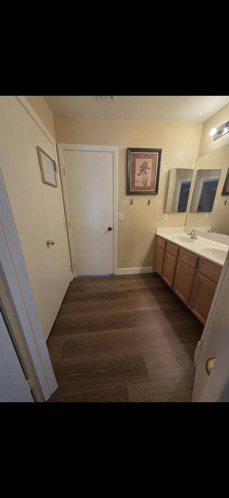 Room available Now in peaceful Home
