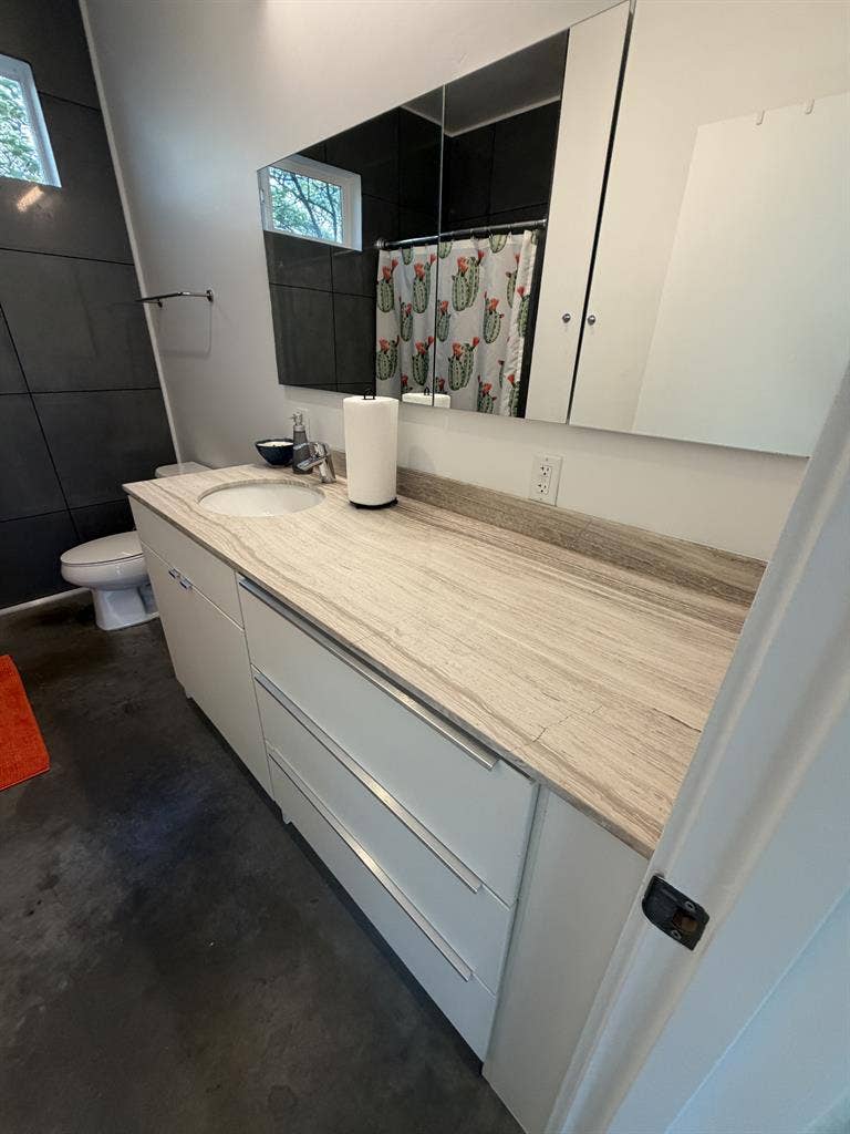 DT Phoenix Private Room For Rent