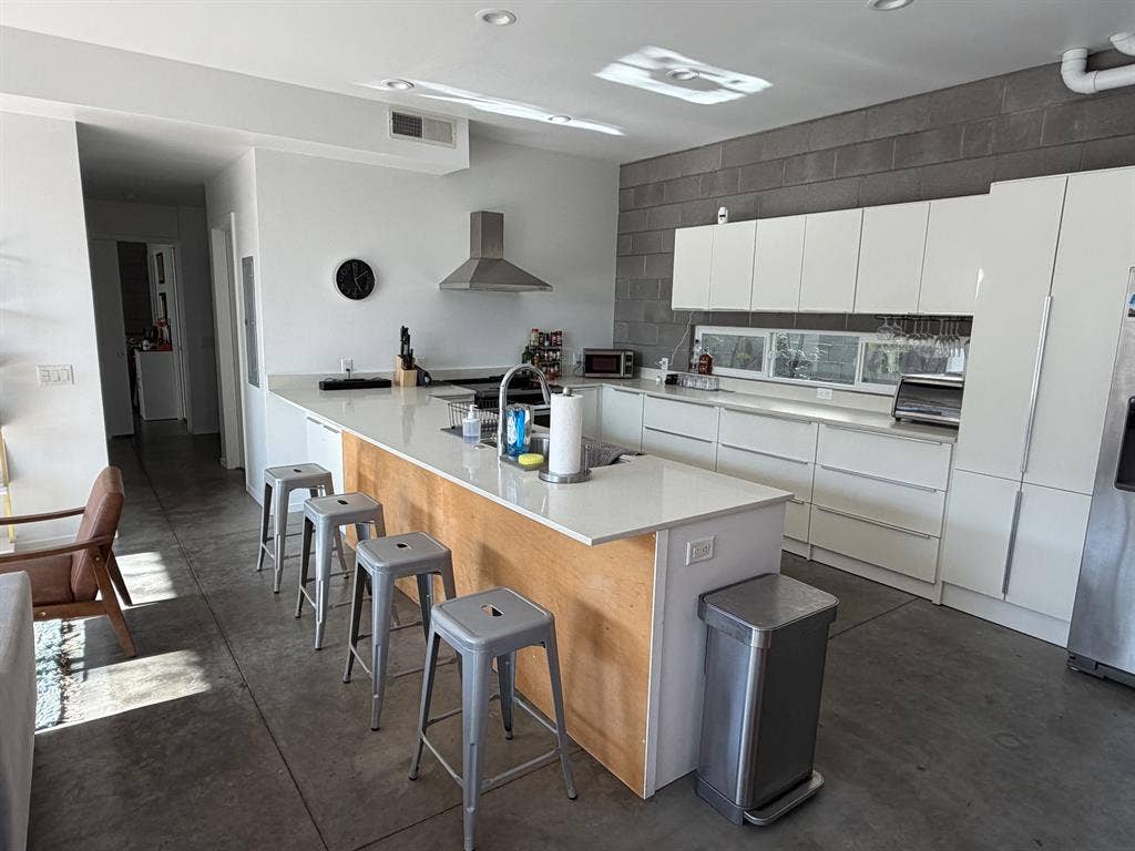 DT Phoenix Private Room For Rent