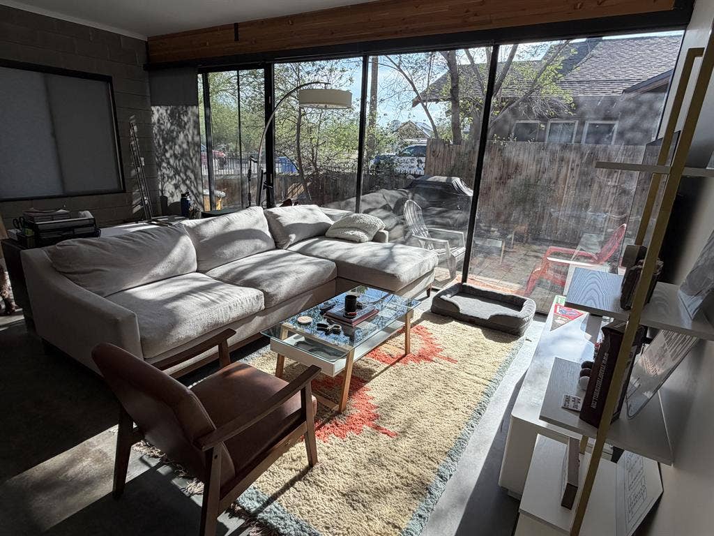 DT Phoenix Private Room For Rent