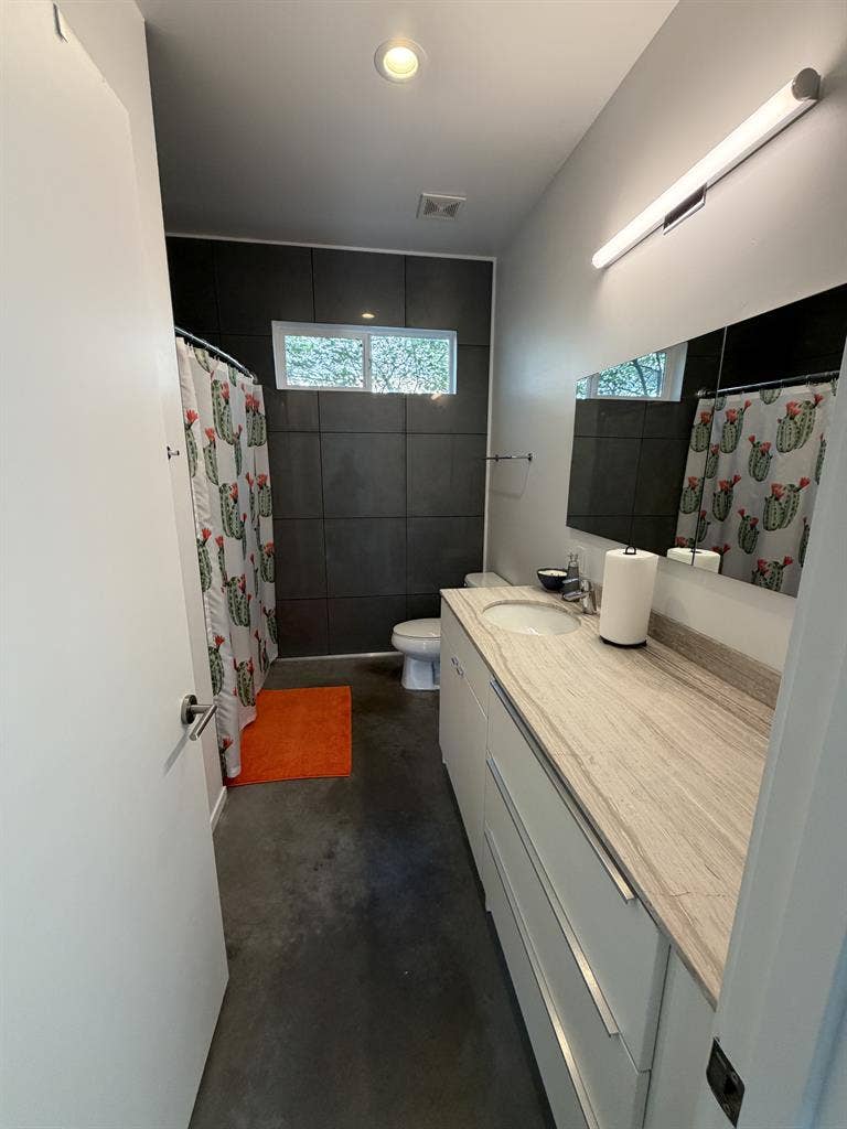 DT Phoenix Private Room For Rent