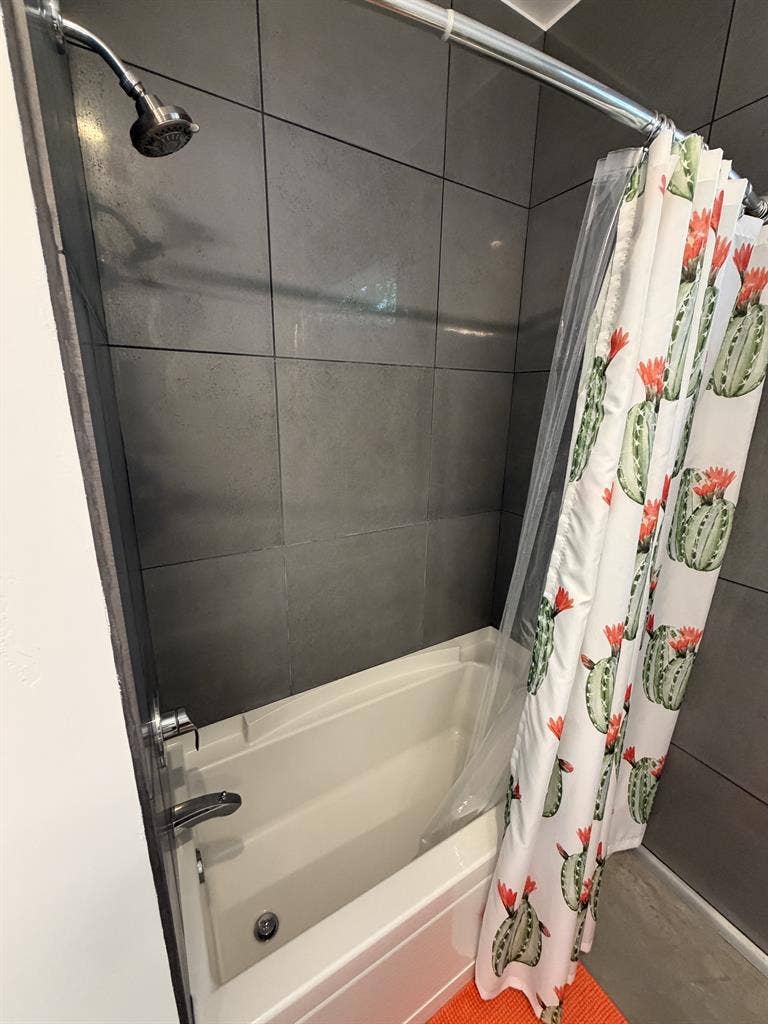 DT Phoenix Private Room For Rent