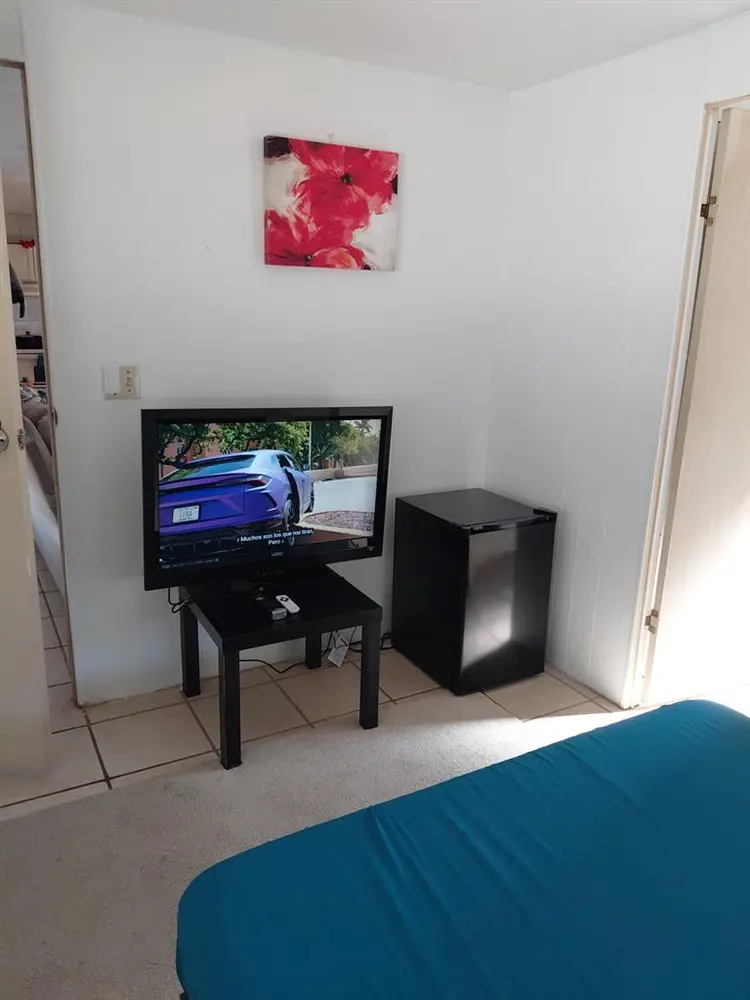 Rent a room. Renta un cuarto