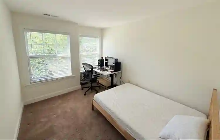 2B2B Princeton looking for roommate