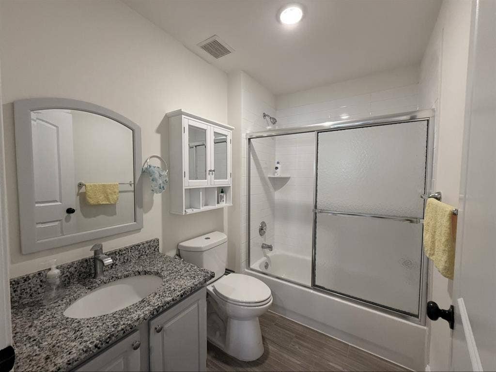 2B2B Princeton looking for roommate