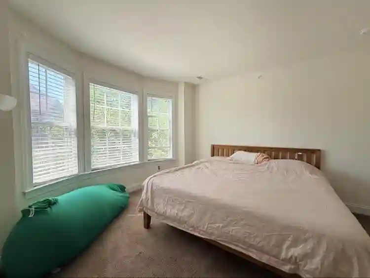 2B2B Princeton looking for roommate