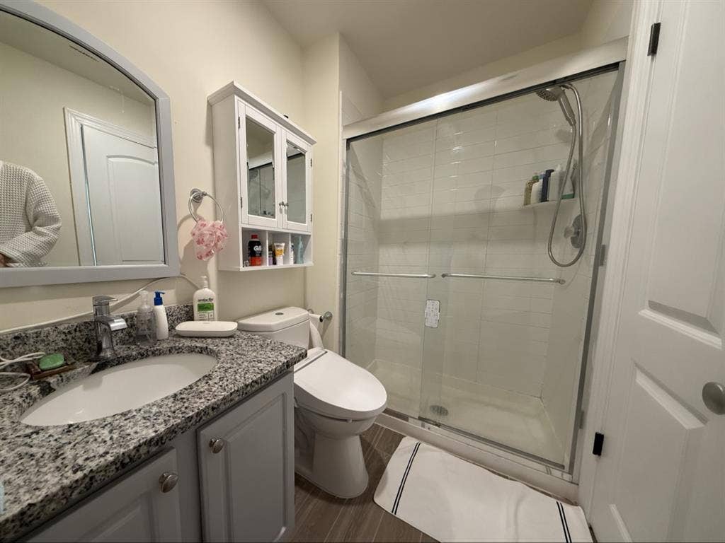 2B2B Princeton looking for roommate