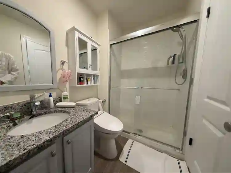 2B2B Princeton looking for roommate