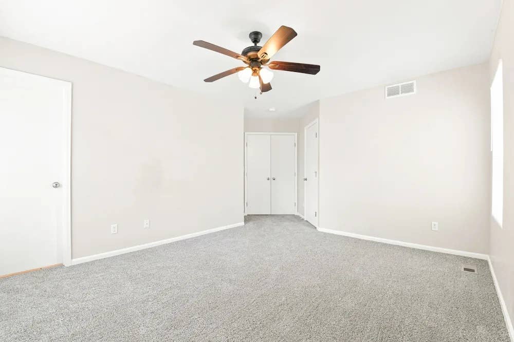 Master bedroom "Utilities included"