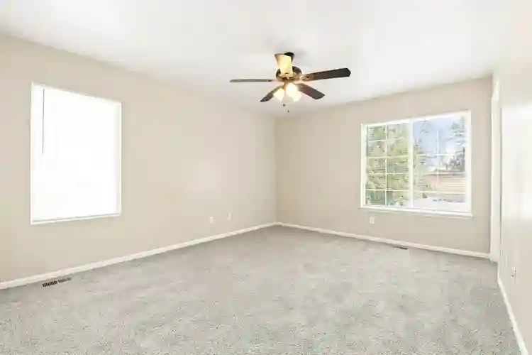 Master bedroom "Utilities included"