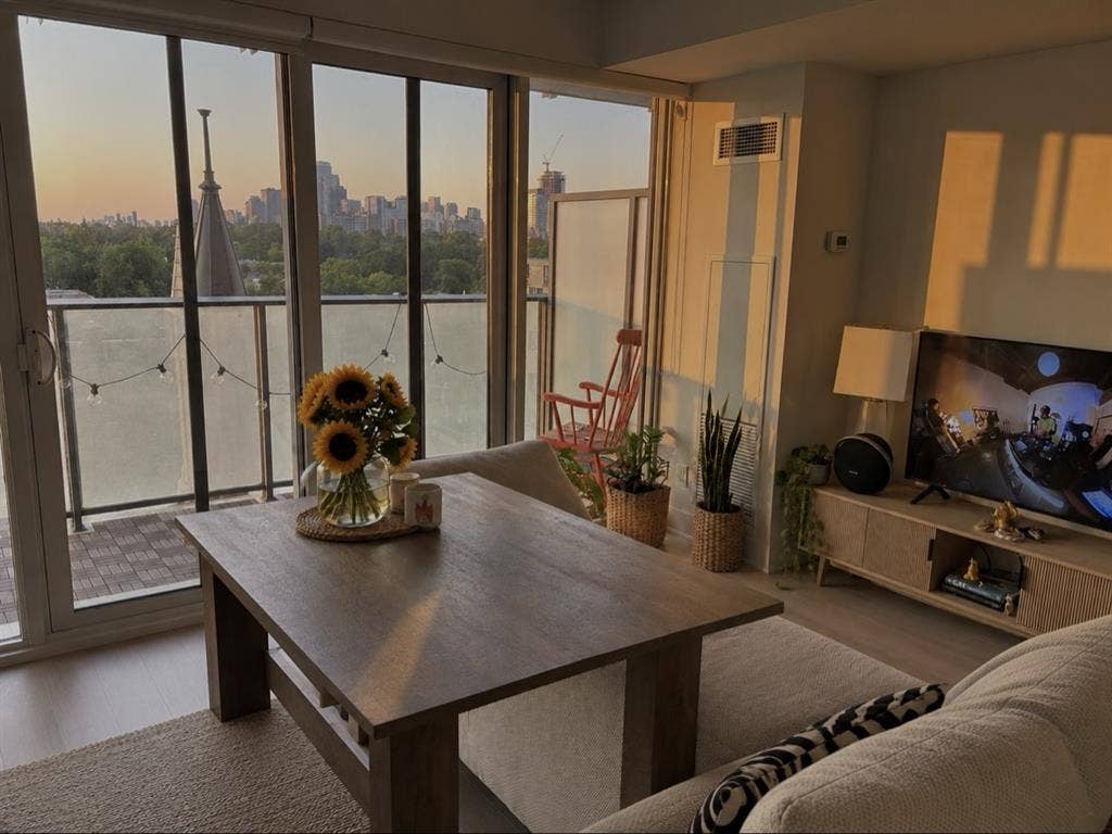 Luxury Forest Hill Room